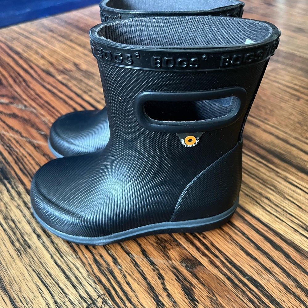 NIB Bogs Kids Rainboots 5T